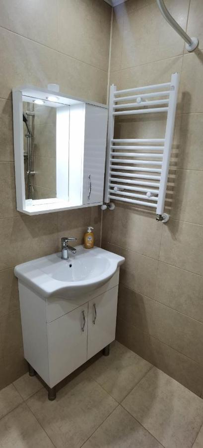 Nano'S Apartament-2 Kutaisi Zewnętrze zdjęcie